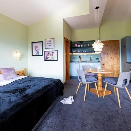 Ξενοδοχείο με διαμερίσματα Lechlife Travelhouse Reutte