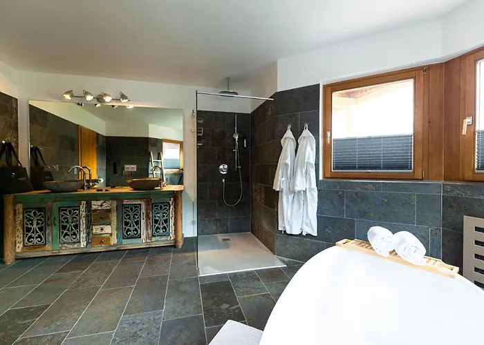 Lechlife Travelhouse 4* Reutte