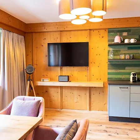 アパートホテル Lechlife Travelhouse ロイテ