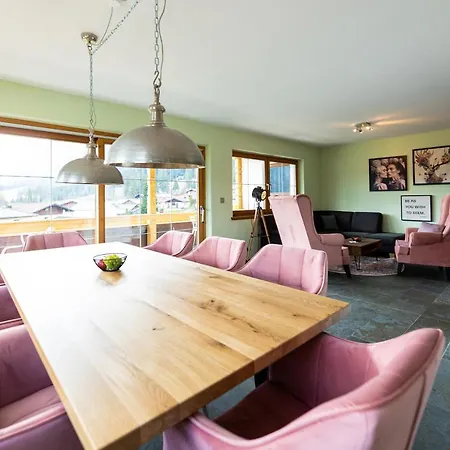 Lechlife Travelhouse 로이테